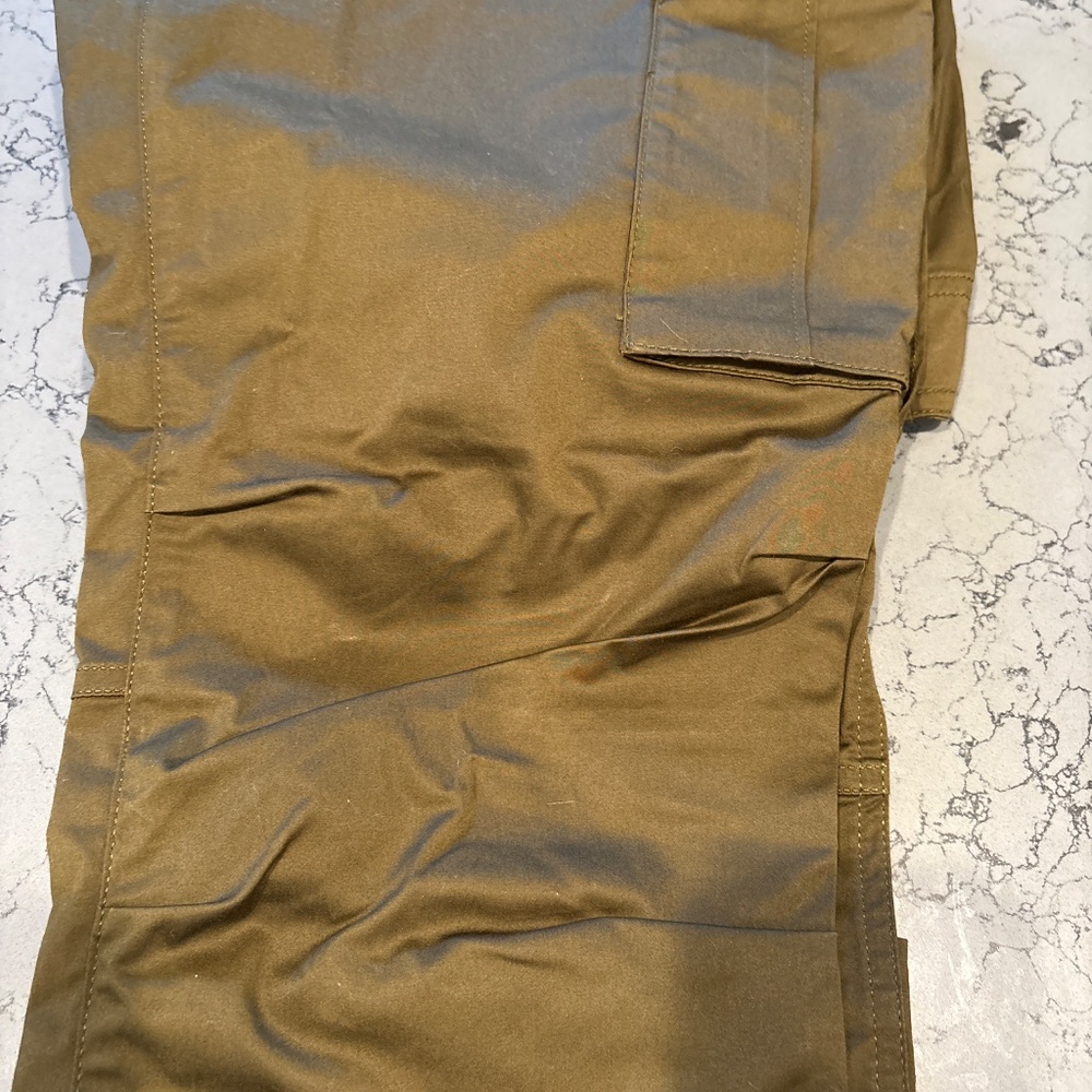 Women’s Ralph Lauren Fall Green Cargo Pants (size 8) - Picture 2 of 2